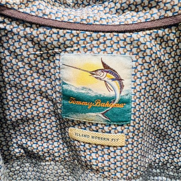 Tommy Bahama Men's Island MODERN FIT 100% Silk Blue Geometric Aloha Shirt‎ 2XL - Picture 2 of 9